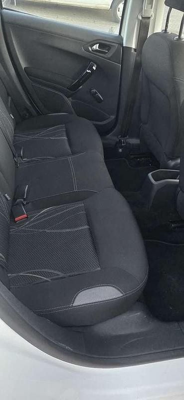 Gebraucht Peugeot 208 Active 68 PS (50 kW) 2013 Weiß Kleinwagen