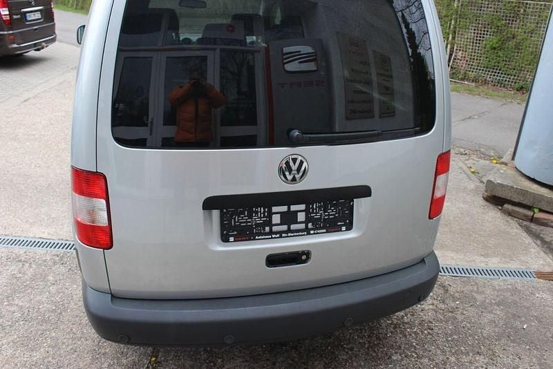 Gebraucht VW Caddy Maxi 109 PS (80 kW) 2010 Silber Van / Kleinbus