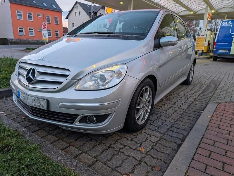 Gebraucht Mercedes B180 109 PS (80 kW) 2007 Silber Van / Kleinbus