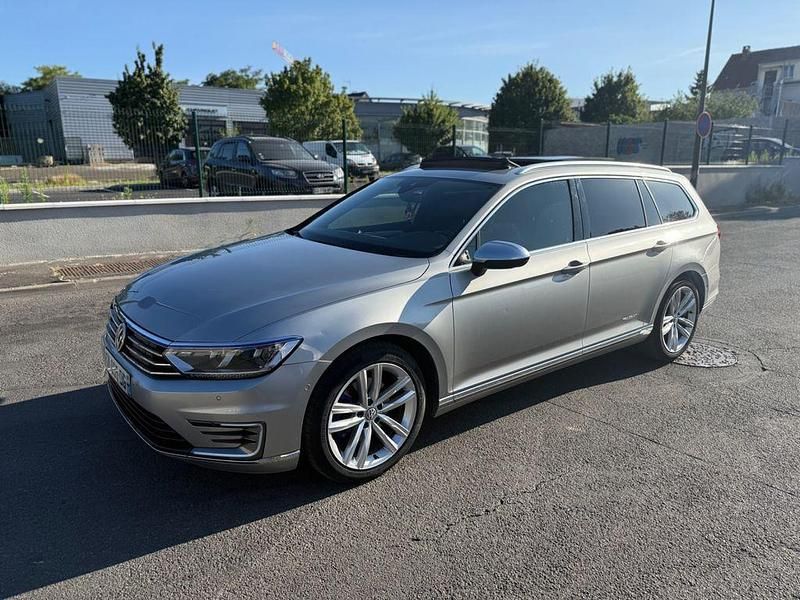 Beige Gebraucht 2015 VW Passat GTE Kombi | 9.990 € - Bild 1/4