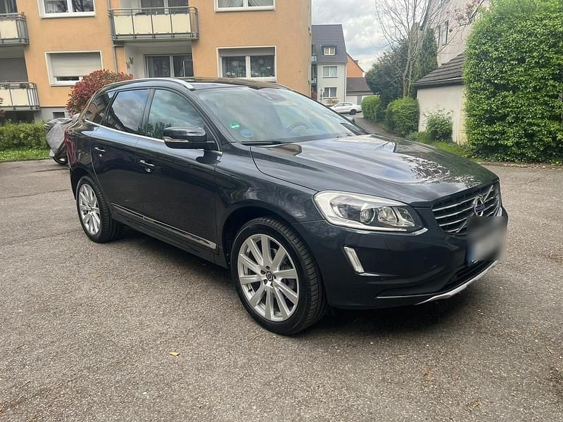 Grau Gebraucht 2015 Volvo XC60 Summum SUV | 15.500 € - Bild 1/4
