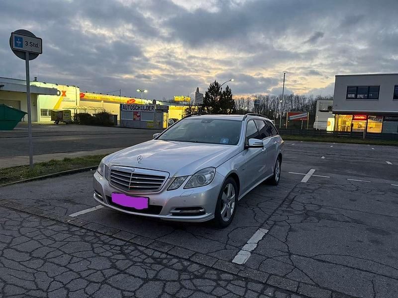 Grau Gebraucht 2010 Mercedes E220 Avantgarde Kombi | 6.500 € (Guter Preis) - Bild 1/4