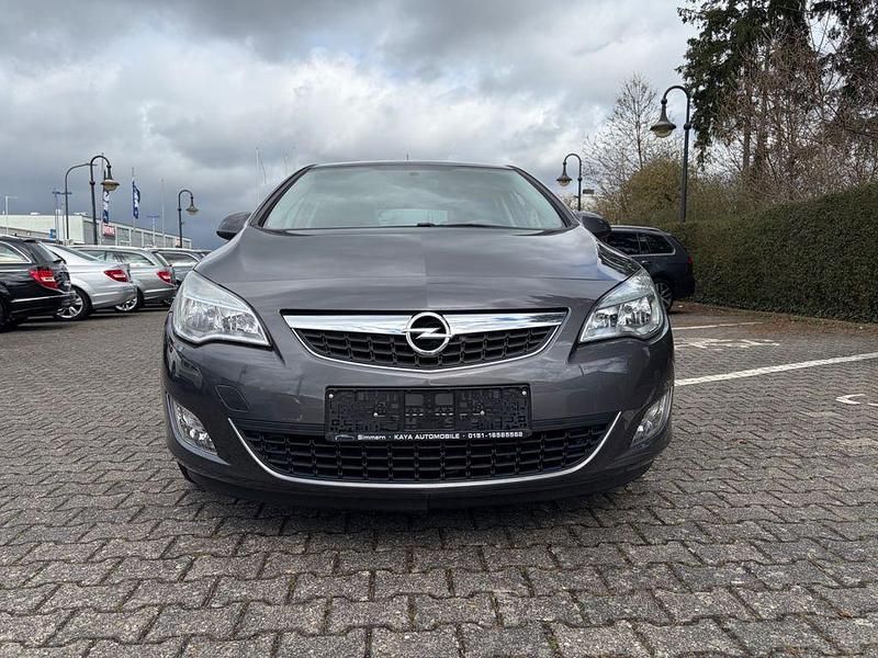 Gebraucht Opel Astra Design Edition 116 PS (85 kW) 2011 Grau Limousine