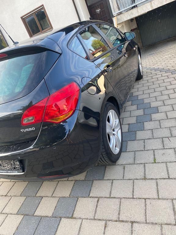 Gebraucht Opel Astra Design Edition 140 PS (102 kW) 2012 Schwarz Limousine