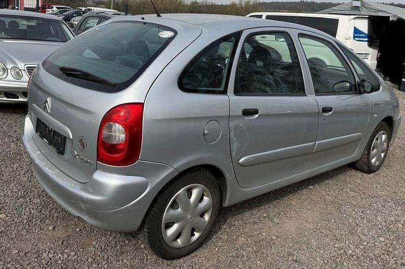 Gebraucht Citroën Xsara Picasso 116 PS (85 kW) 2002 Silber Van / Kleinbus