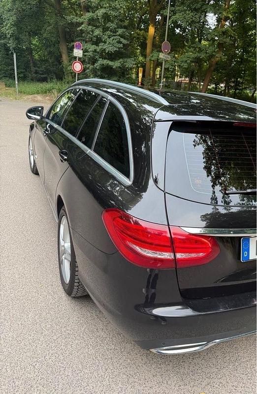 Schwarz Gebraucht 2016 Mercedes C220 Kombi | 13.000 € (Guter Preis) - Bild 1/4