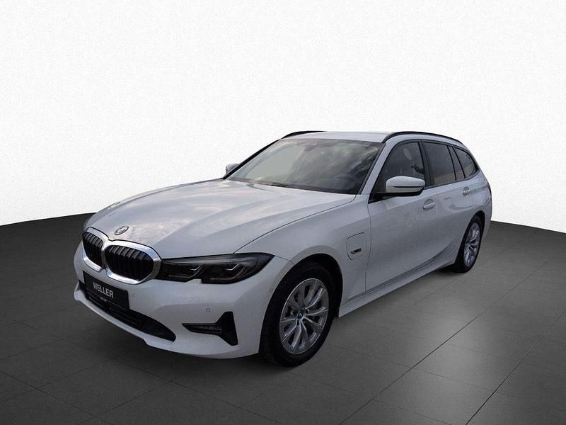 Gebraucht BMW 330e Advantage 292 PS (214 kW) 2022 Alpinweiss iii (weiß) Kombi
