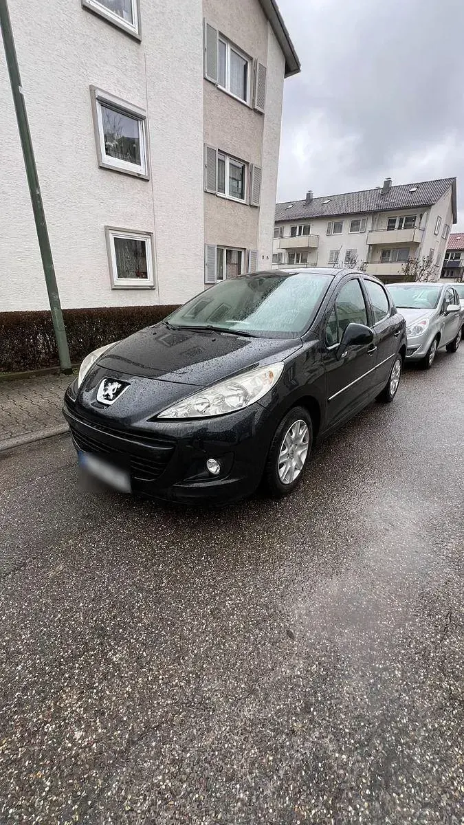 Gebraucht Peugeot 207 Forever 73 PS (53 kW) 2012 Schwarz Limousine