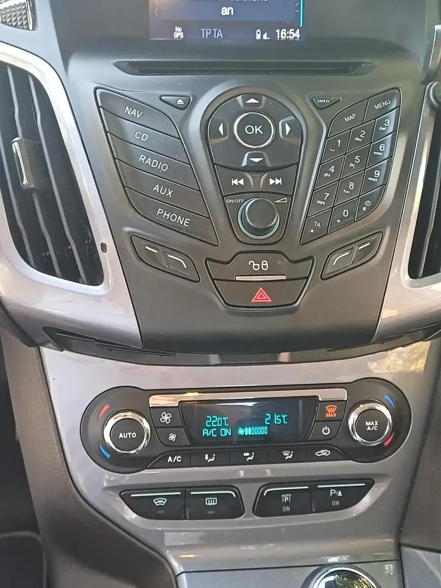 Używany Ford Focus Titanium 140 KM (102 kW) 2013 Czerwony Kombi