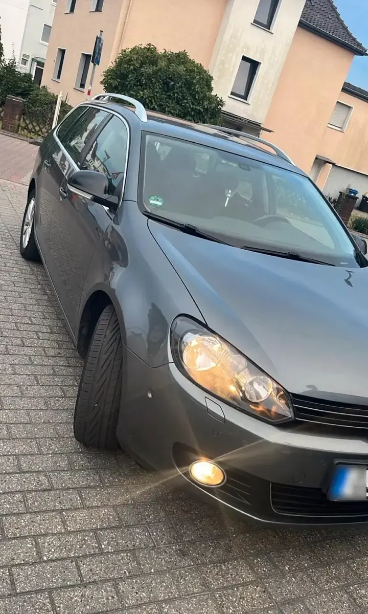 Gebraucht VW Golf VII 105 PS (77 kW) 2012 Silber Limousine
