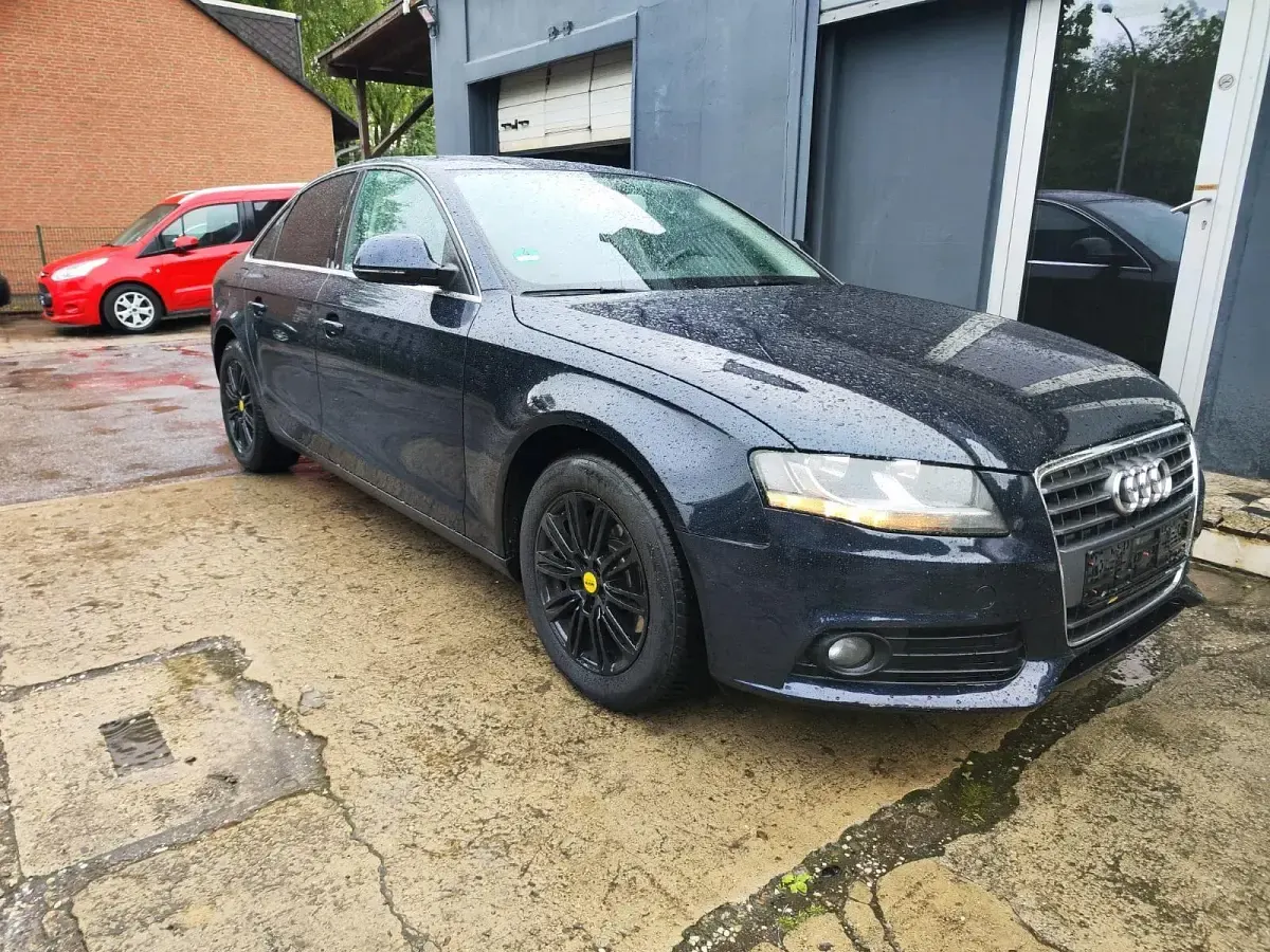Używany Audi A4 120 KM (88 kW) 2009 Niebieski Sedan/Limuzyna