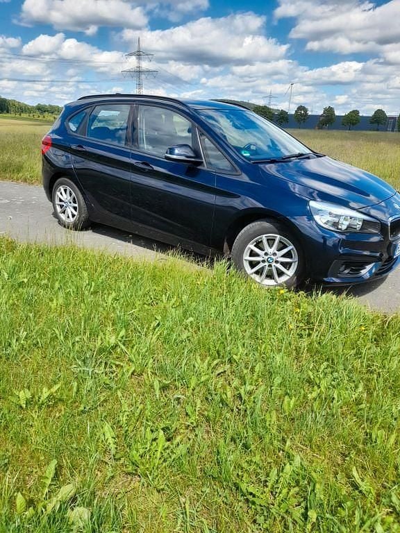 Blau Gebraucht 2015 BMW 218 Active Tourer Van / Kleinbus | 7.900 € (Superpreis) - Bild 1/4