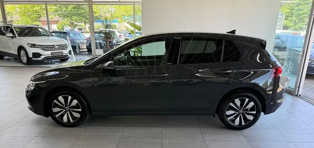 Gebraucht VW Golf VIII Move 110 PS (80 kW) 2024 Uranograu/cinza urano Limousine