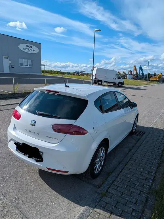 Gebraucht Seat Leon 105 PS (77 kW) 2012 Weiß Limousine