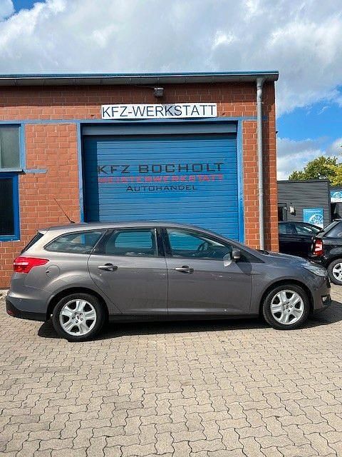 Braun Gebraucht 2015 Ford Focus Business Edition Limousine | 5.850 € (Fairer Preis) - Bild 1/4