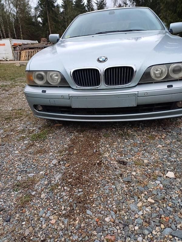 Gebraucht BMW 525 136 PS (100 kW) 2002 Silber Limousine