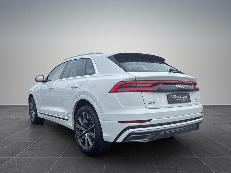 Gebraucht Audi Q8 Ambiente 286 PS (210 kW) 2022 Carraraweiß SUV