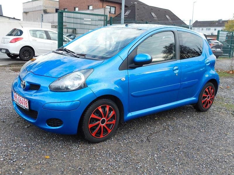 Blau Gebraucht 2010 Toyota Aygo Cool Kleinwagen | 3.499 € (Fairer Preis) - Bild 1/4