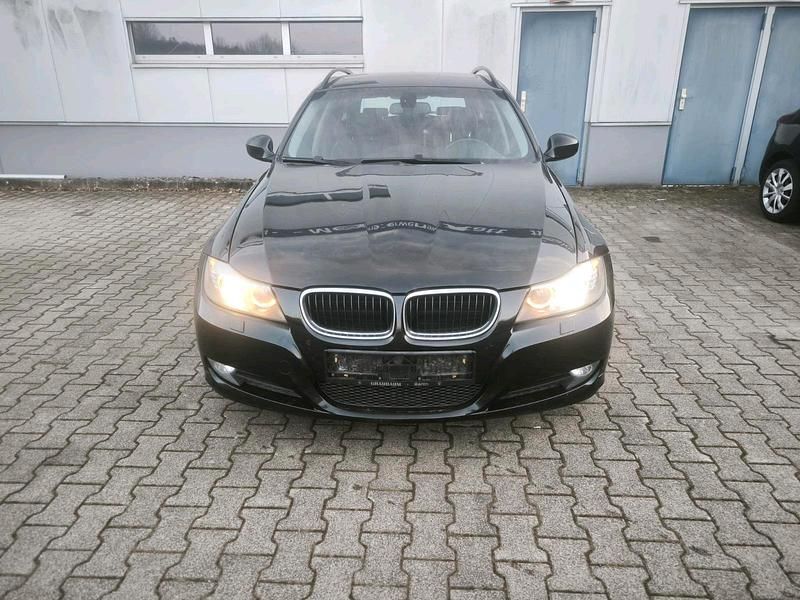Gebraucht BMW 320 170 PS (125 kW) 2009 Schwarz Kombi