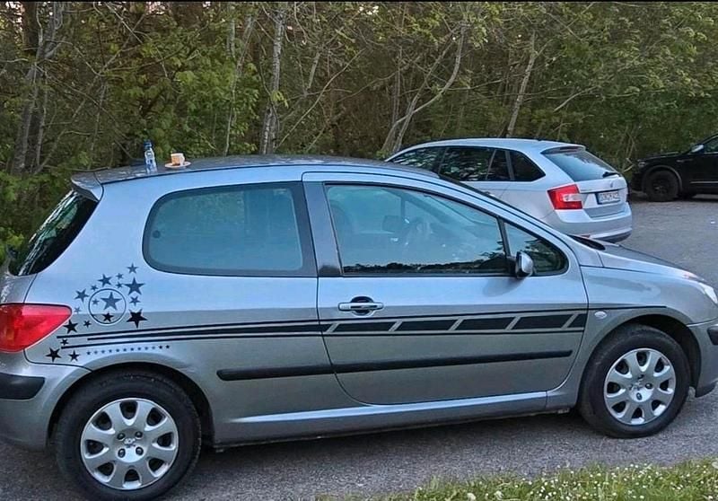 Silber Gebraucht 2003 Peugeot 207 Coupé | 1.700 € - Bild 1/4
