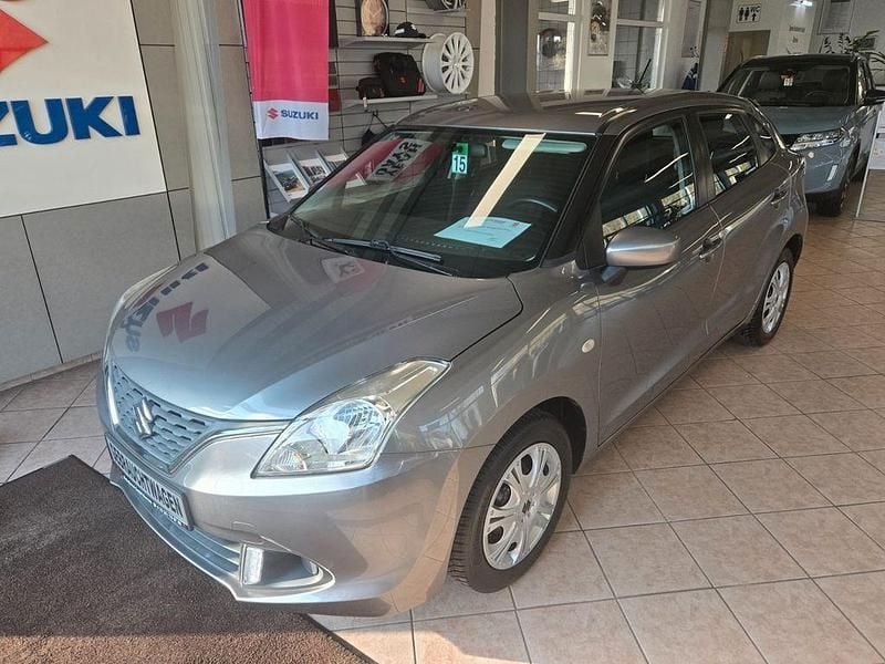 Grau Gebraucht 2016 Suzuki Baleno Basic Limousine | 6.980 € (Fairer Preis) - Bild 1/4
