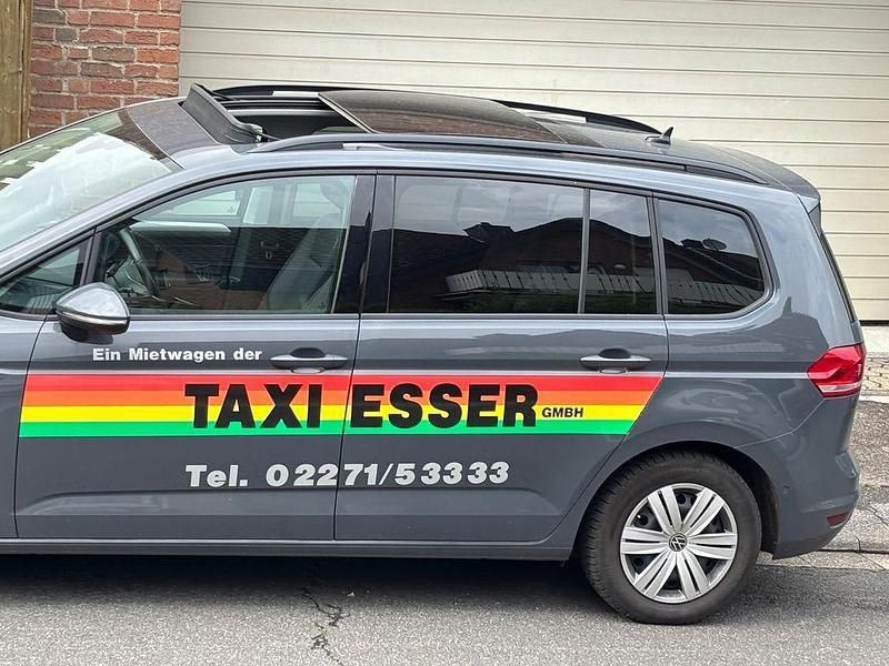 Grau Gebraucht 2024 VW Touran Van / Kleinbus | 29.900 € (Fairer Preis) - Bild 1/4
