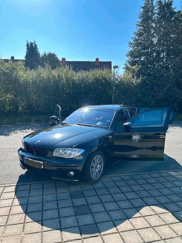 Schwarz Gebraucht 2005 BMW 120 Sport Line Kleinwagen | 3.150 € (Guter Preis) - Bild 1/4