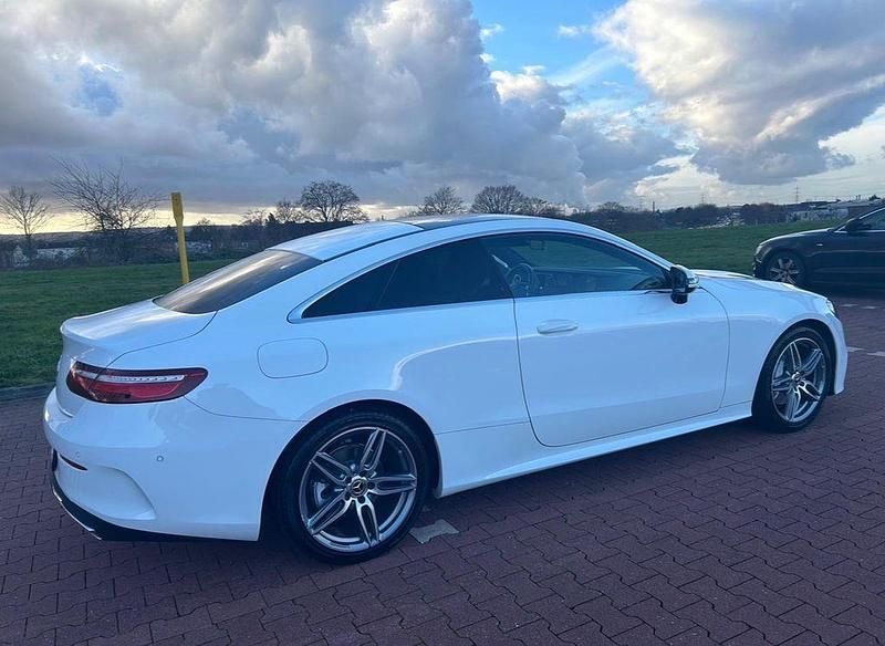 Gebraucht Mercedes E200 AMG 184 PS (135 kW) 2018 Weiß Coupé