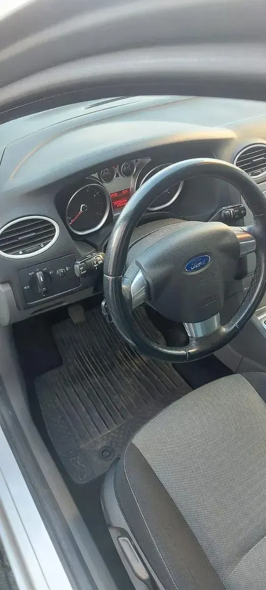 Gebraucht Ford Focus 125 PS (91 kW) 2009 Silber Limousine