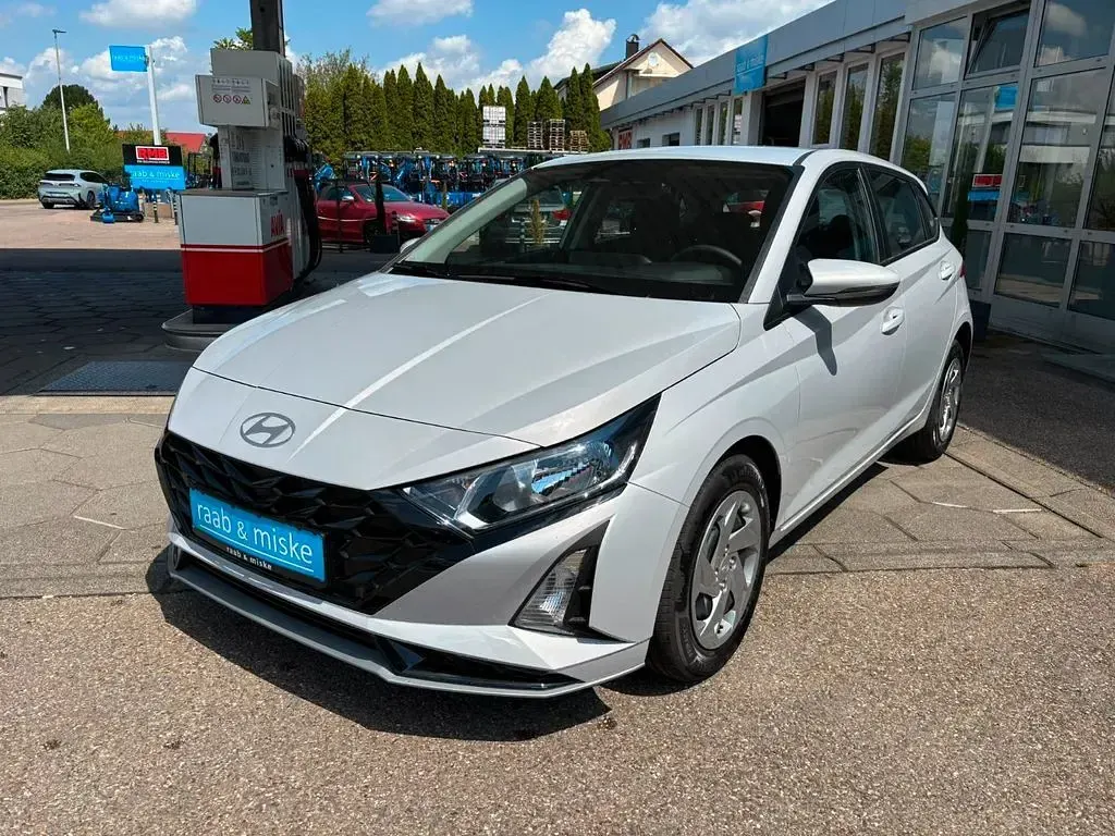 Neu Hyundai i20 Comfort 90 PS (66 kW) 2026 Grau Kleinwagen