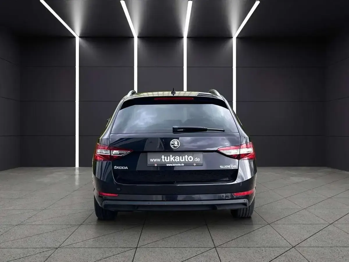 Gebraucht Skoda Superb Style 150 PS (110 kW) 2017 Schwarzmagic perleffekt Kombi
