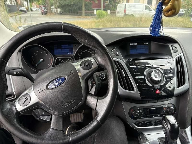 Gebraucht Ford Focus Titanium 163 PS (119 kW) 2011 Schwarz Limousine