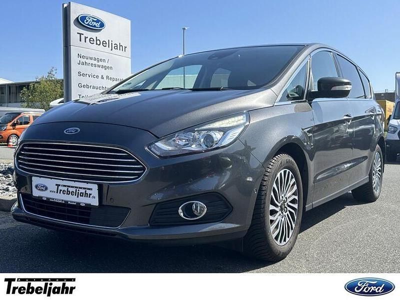 Grau Gebraucht 2018 Ford S-MAX Titanium Van / Kleinbus | 25.990 € (Teuer) - Bild 1/4