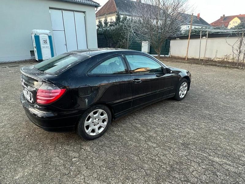 Schwarz Gebraucht 2002 Mercedes C180 Coupé | 1.800 € (Guter Preis) - Bild 1/4