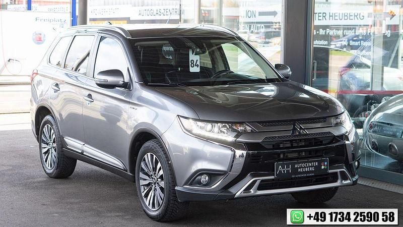 Gebraucht Mitsubishi Outlander 170 PS (125 kW) 2022 Silber SUV