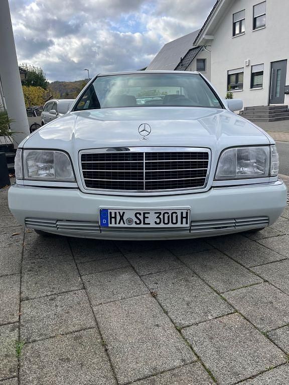 Weiß Gebraucht 1992 Mercedes S320 Limousine | 11.900 € - Bild 1/4