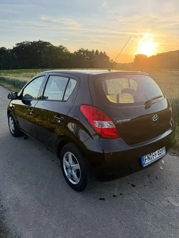 Gebraucht Hyundai i20 Classic 77 PS (56 kW) 2012 Schwarz Kleinwagen