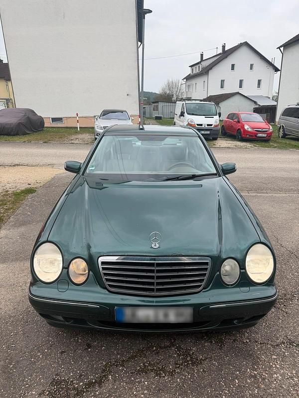 Gebraucht Mercedes E280 Avantgarde 204 PS (150 kW) 1999 Grün Limousine