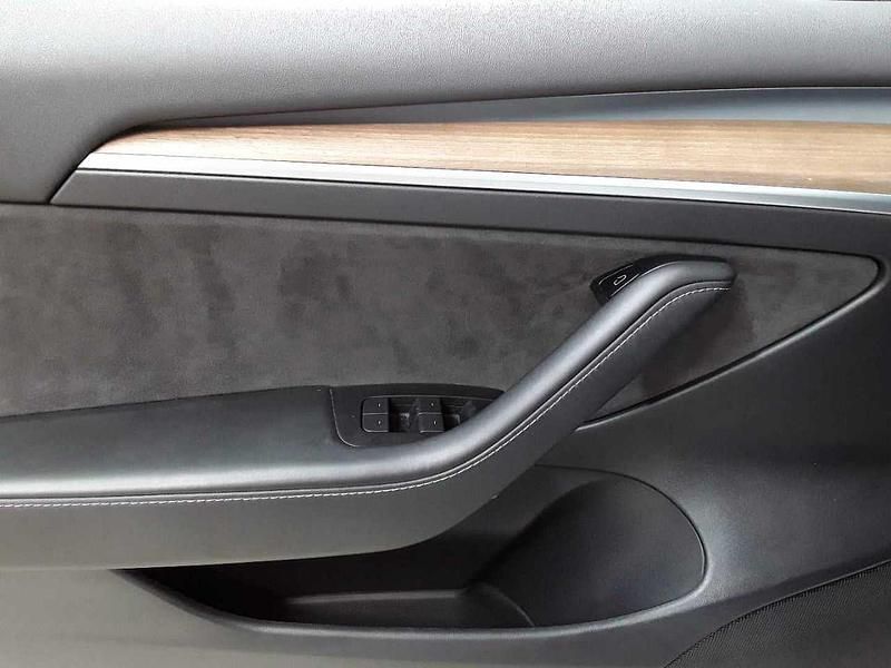 Gebraucht Tesla Model 3 Standard Range Plus 208 kW (283 PS) 2022 Pearl white multicoat Limousine