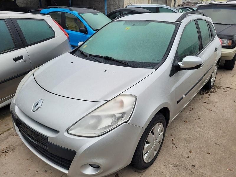 Gebraucht Renault Clio GrandTour Expression 68 PS (50 kW) 2009 Silber Kombi