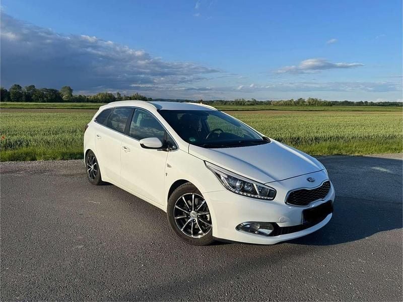 Gebraucht 2015 Kia Ceed Sportswagon DREAM-TEAM Edition Kombi | 7.990 € (Fairer Preis) - Bild 1/4