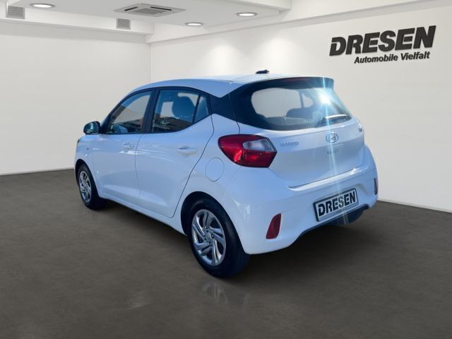 Gebraucht Hyundai i10 Select 67 PS (49 kW) 2022 Weiss Kleinwagen