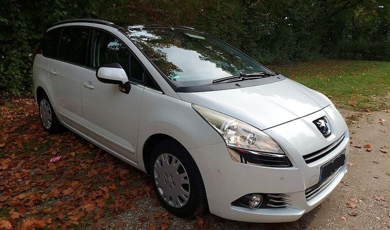 Weiß Gebraucht 2012 Peugeot 5008 Active Van / Kleinbus | 6.500 € (Etwas zu teuer) - Bild 1/4