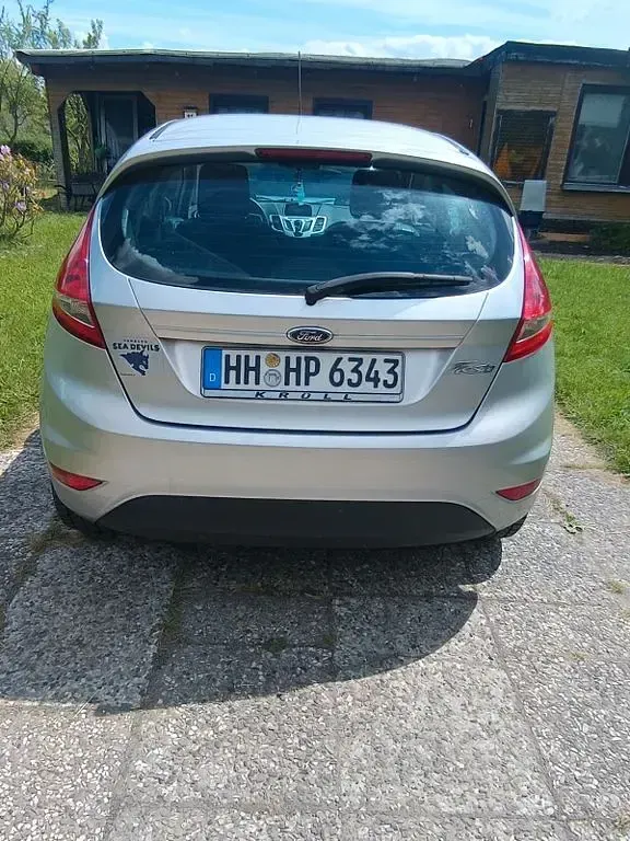 Gebraucht Ford Fiesta Ambiente 60 PS (44 kW) 2011 Silber Limousine