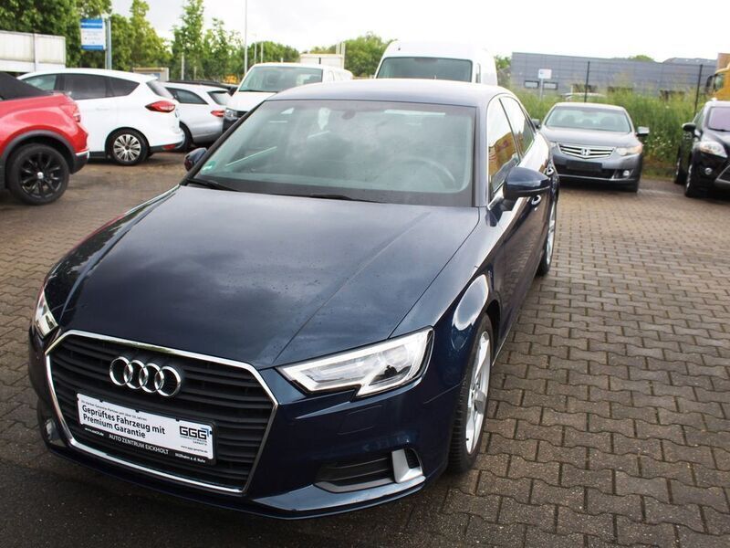 Blau Gebraucht 2020 Audi A3 Sport Limousine | 17.950 € (Guter Preis) - Bild 1/4
