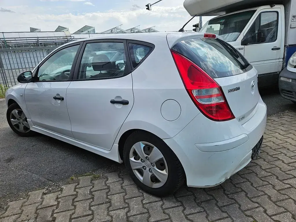 Gebraucht Hyundai i30 109 PS (80 kW) 2012 Weiß Limousine