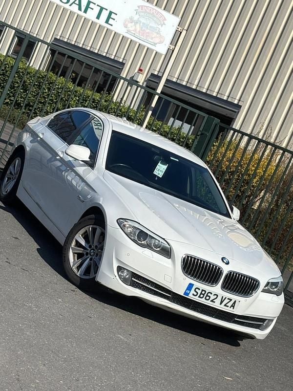 Gebraucht BMW 520 184 PS (135 kW) 2013 Weiß Kleinwagen
