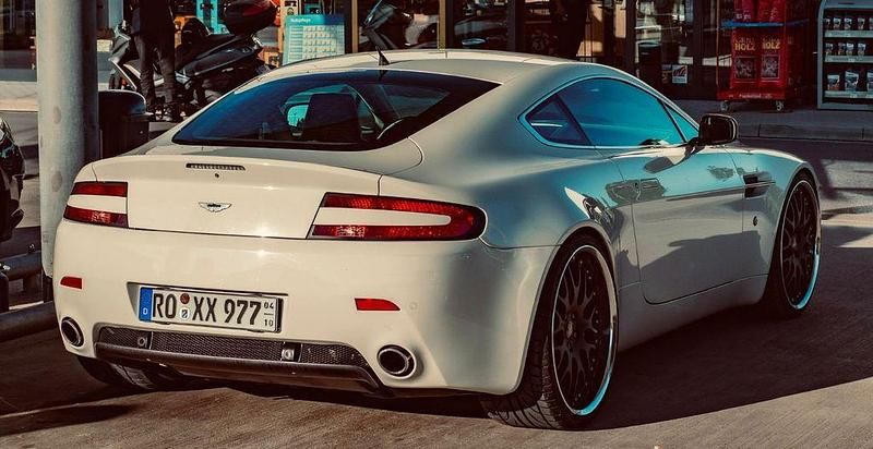Gebraucht Aston Martin V8 Vantage 385 PS (283 kW) 2007 Weiß Coupé