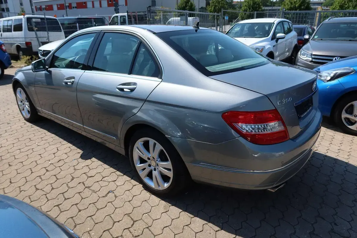 Gebraucht Mercedes C300 231 PS (169 kW) 2009 Silber Limousine