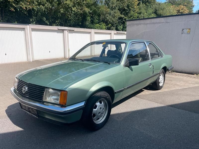 Grün Gebraucht 1982 Opel Rekord Limousine | 4.299 € - Bild 1/4